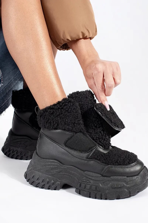 Black platform snow boots with fur Black platform snow boots with fur