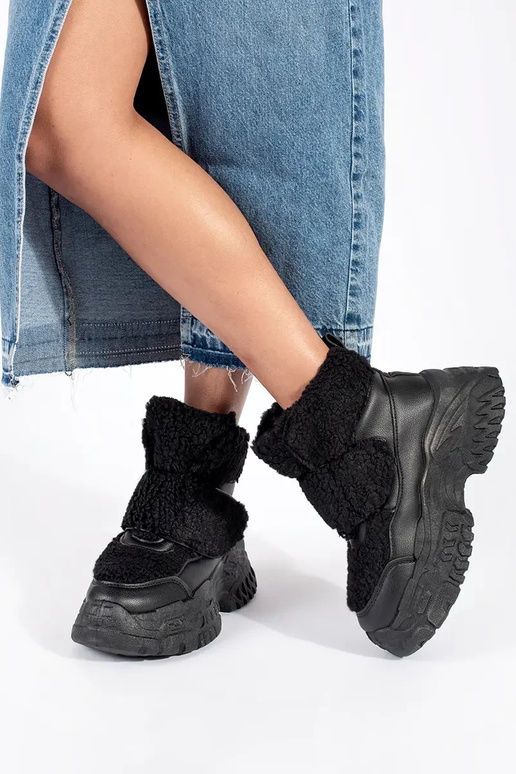 Black platform snow boots with fur Black platform snow boots with fur