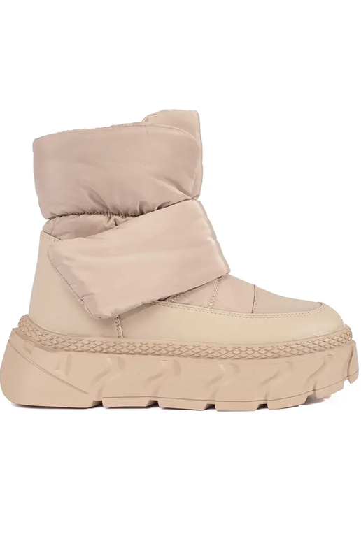 Beige women's snow boots on thick sole Beige women's snow boots on thick sole