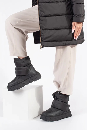 Women's snow boots black on... 2