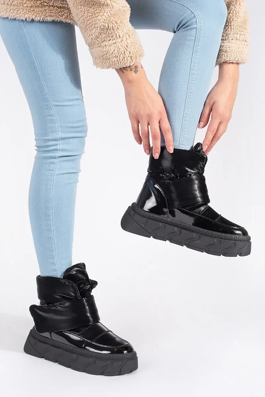 black insulated INomens snoIn boots... black insulated INomens snoIn boots...