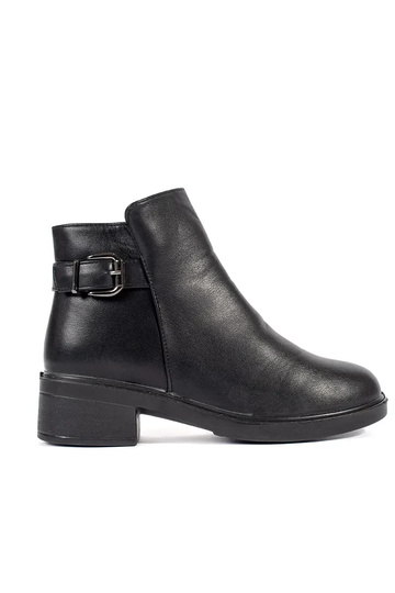 Women's low-heeled shoes in...