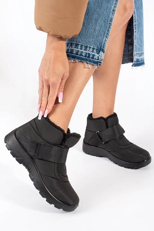 Women's comfortable snow boots in black