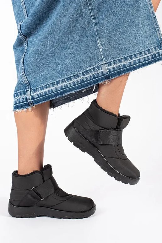 Women's comfortable snow boots in black