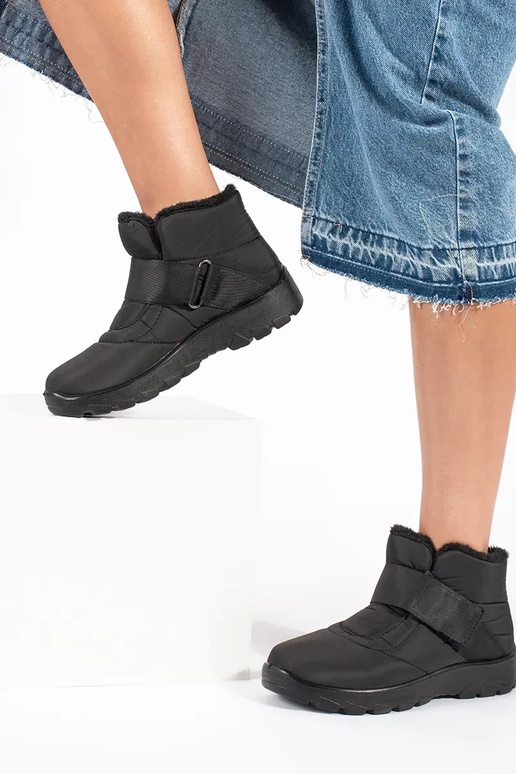 Women's comfortable snow boots in black