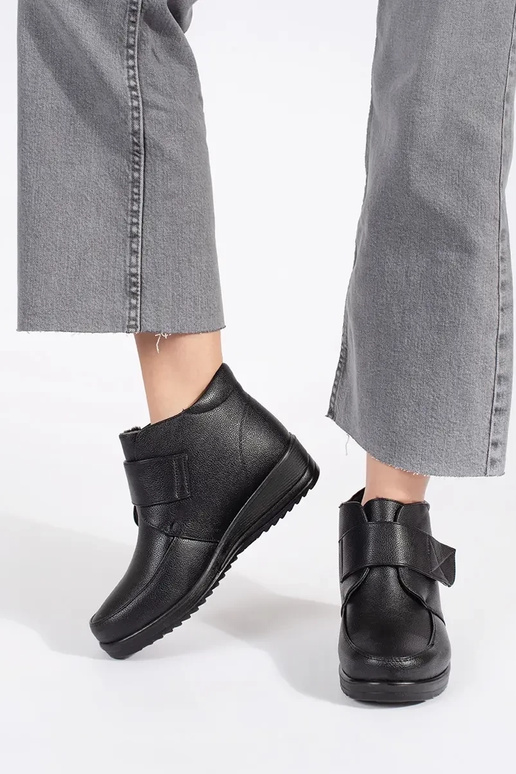 black insulated Inomens boots on a... black insulated Inomens boots on a...