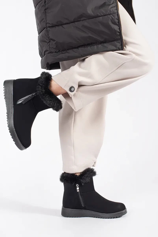 Women's comfortable boots with fur in...