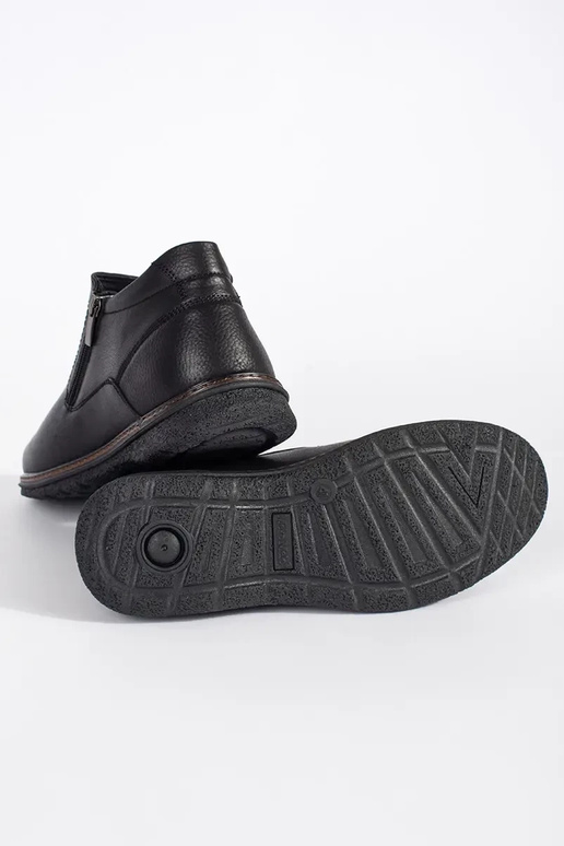 Black winter boots for men