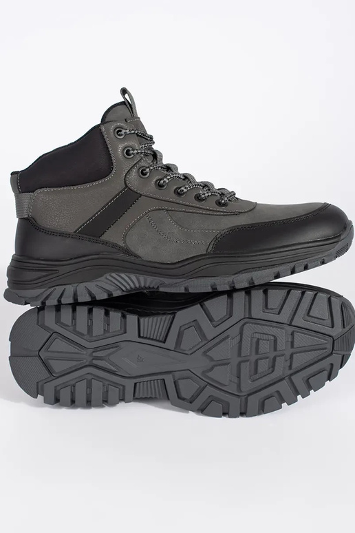 Trekking boots in grey