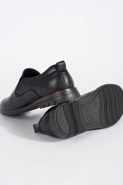 Men's black slip-on sneakers
