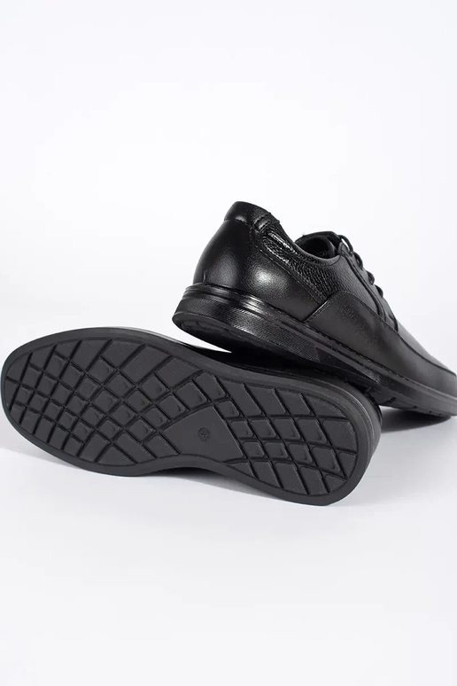 Men's black lace-up sneakers