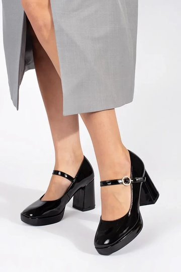 Black patent women's heeled... 2