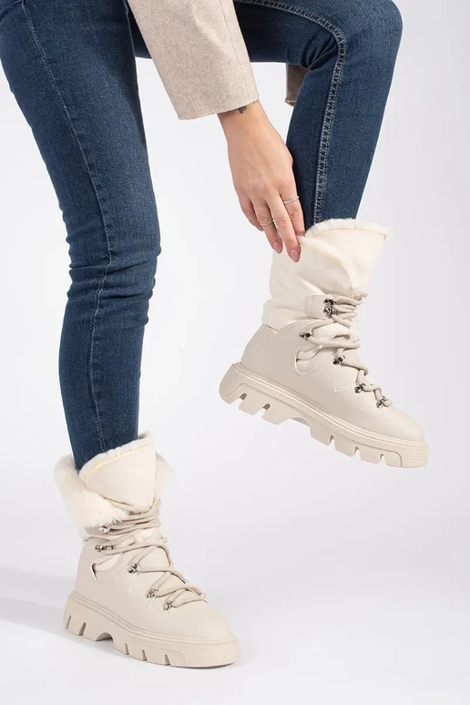 beige laced INomens snoIn boots Inith...