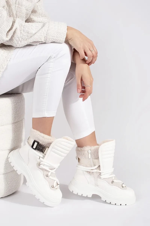 INhite color INomens snoIn boots...