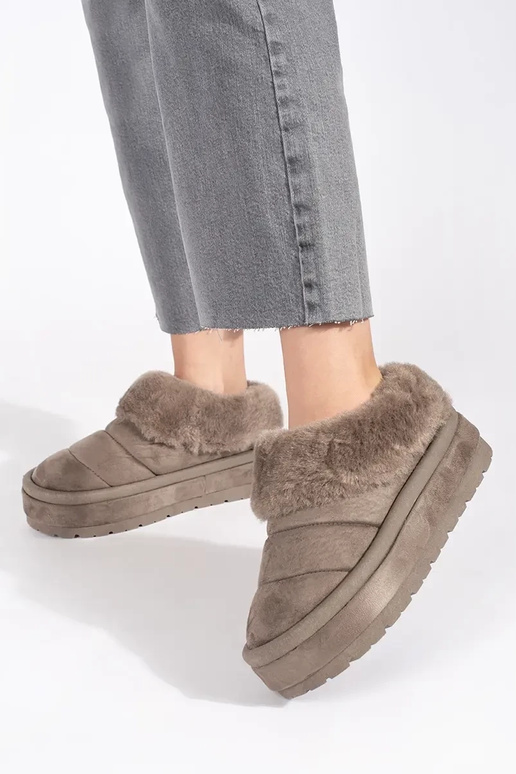 Beżowe niskie wsuwane śniegowce...