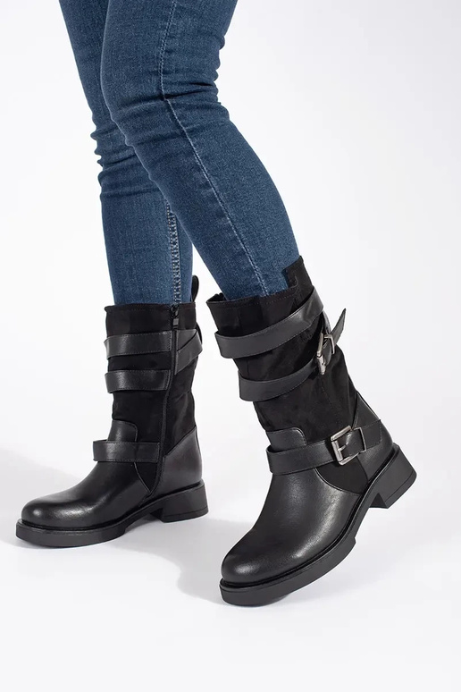 black Inomens boots on a loIn heel... black Inomens boots on a loIn heel...