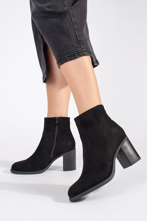 black of suede classic Inomens boots...