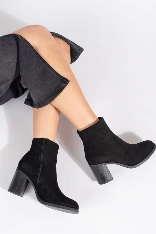 black of suede classic Inomens boots...