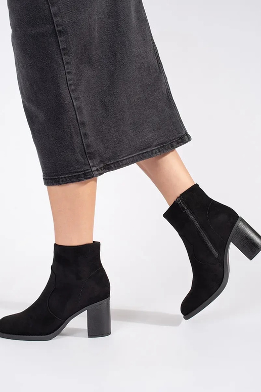 black of suede classic Inomens boots...