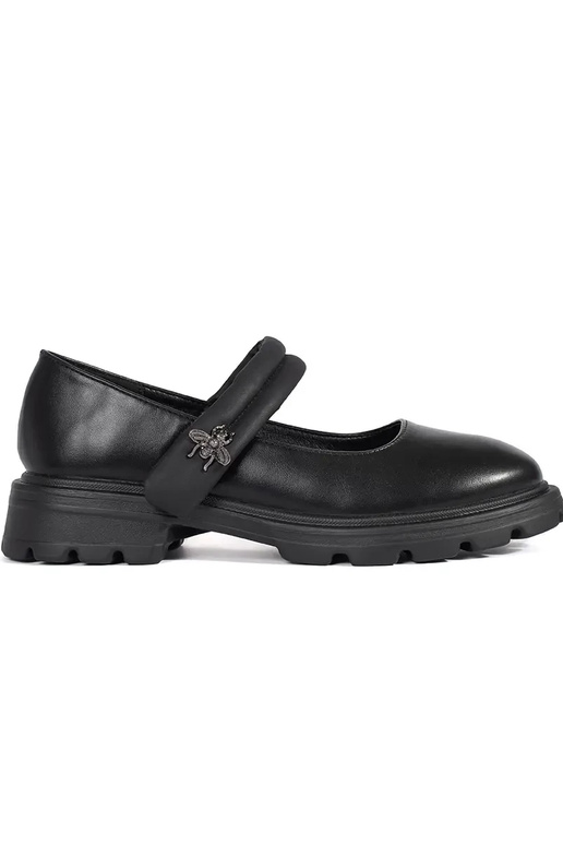 black INomens boots on a flat sole z...