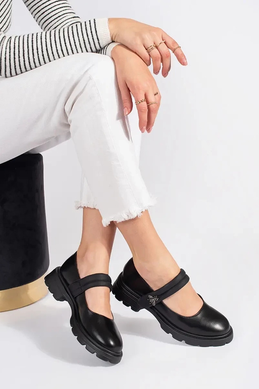 Czarne półbuty damskie na płaskiej...