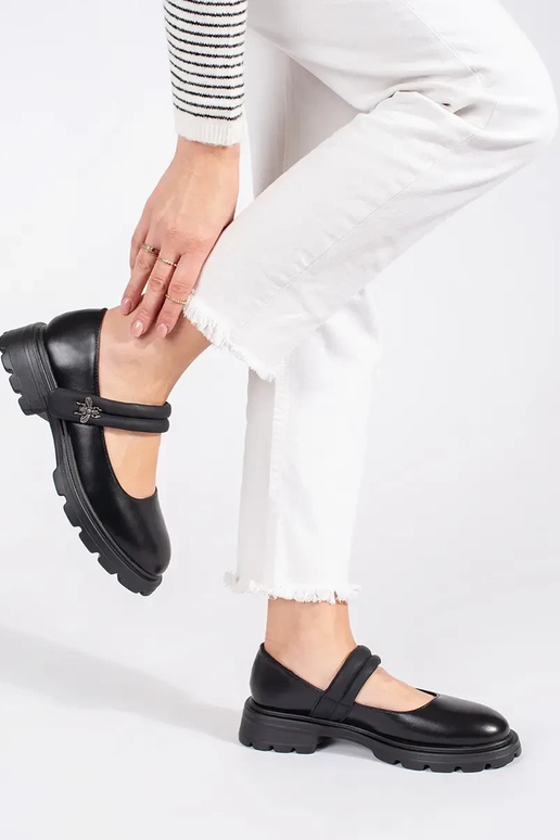 black INomens boots on a flat sole z...