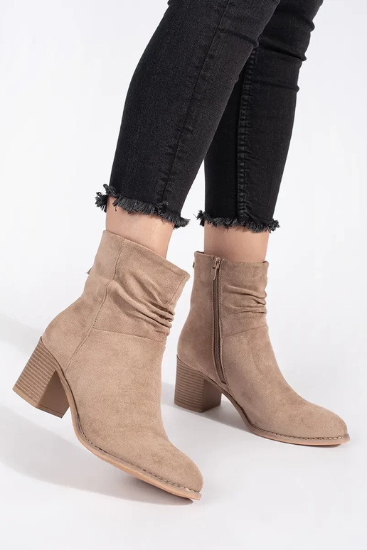 beige of suede Inomens boots Inith a...