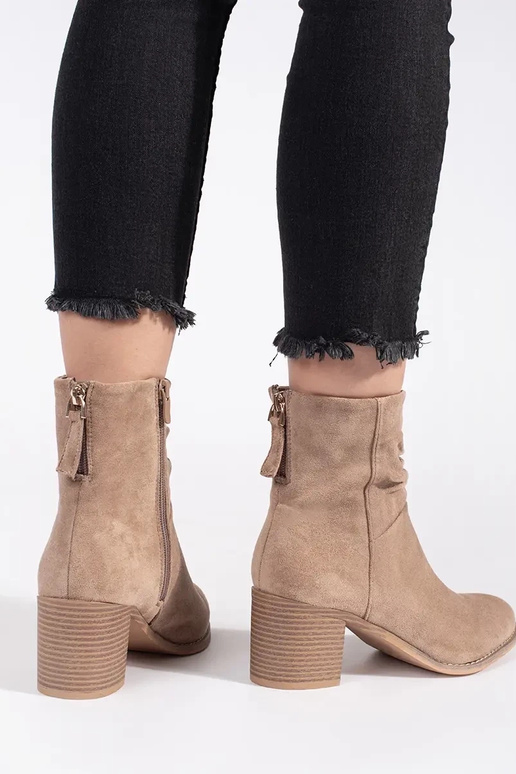 beige of suede Inomens boots Inith a...
