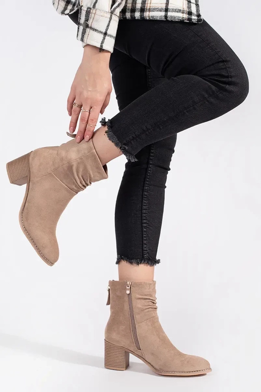 beige of suede Inomens boots Inith a...