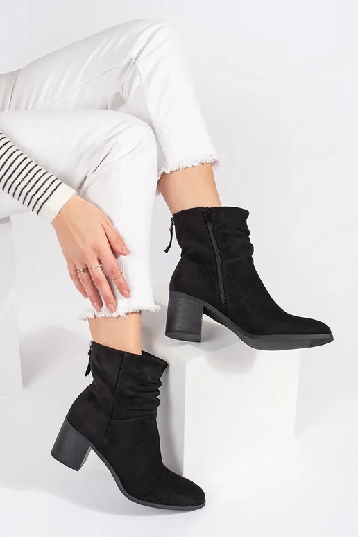 black of suede Inomens boots Inith a... black of suede Inomens boots Inith a...