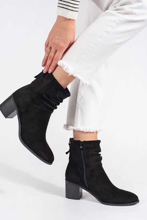 black of suede Inomens boots Inith a... black of suede Inomens boots Inith a...