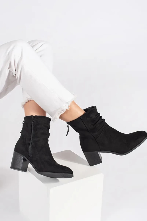 black of suede Inomens boots Inith a... black of suede Inomens boots Inith a...