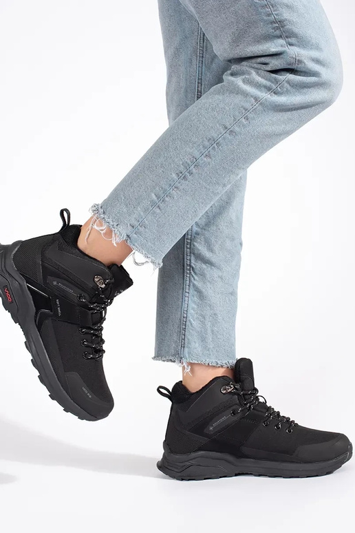 black insulated Trekking shoes