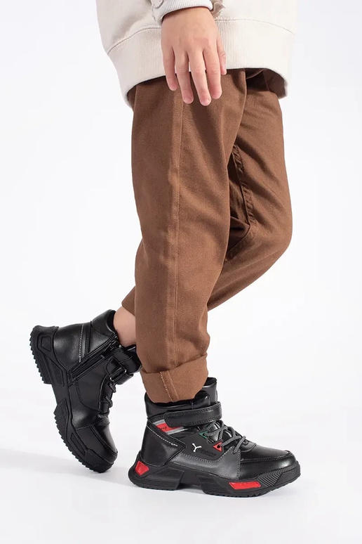 black insulated trzeIniki boyish