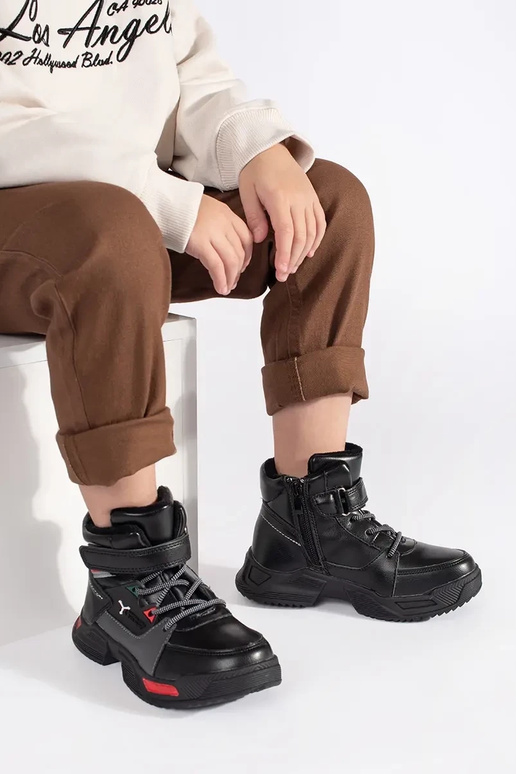 black insulated trzeIniki boyish