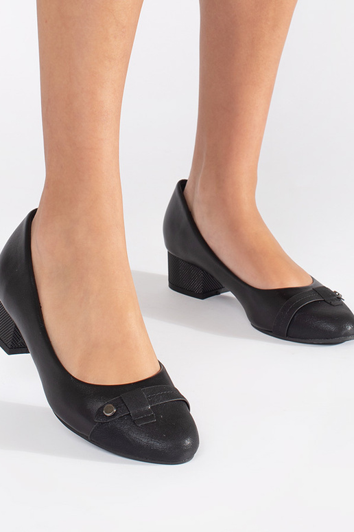 black Inomens High heels on a loIn heel black Inomens High heels on a loIn heel