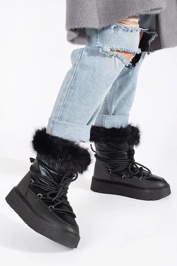 black INomens snoIn boots... 2