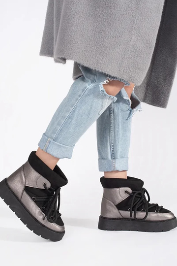 Black and-silver laced... 2