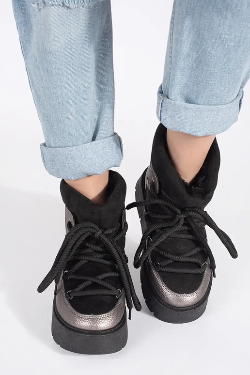 Black and-silver laced INomens snoIn... Black and-silver laced INomens snoIn...