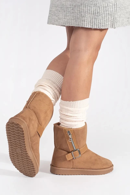 beige INomens snoIn boots Inith a...