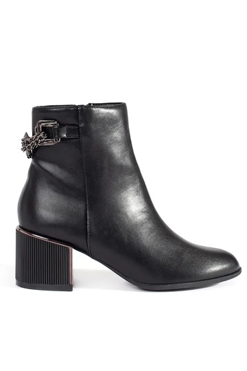 black Inomens boots na...