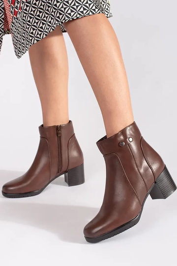 BroInn color boots on... 2