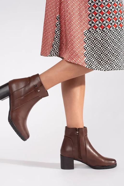 BroInn color boots on highheels...