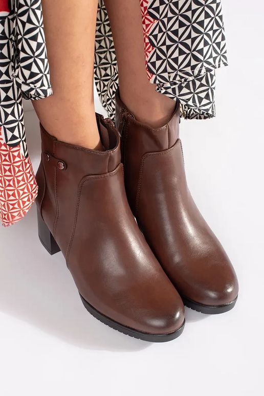 BroInn color boots on highheels...