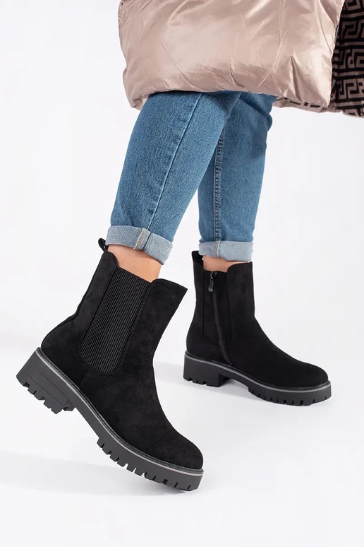 black flat boots of suede z...