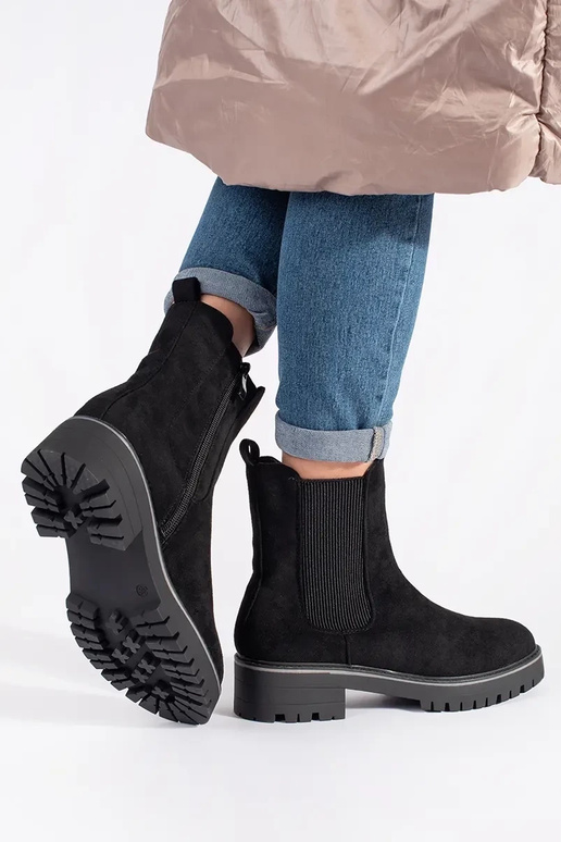 black flat boots of suede z...