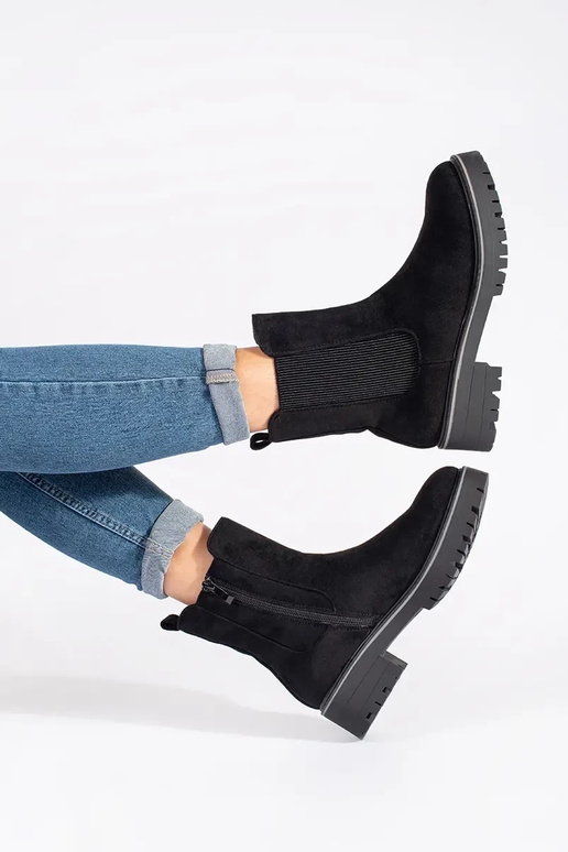 black flat boots of suede z...