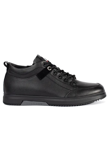 black mens insulated shoes...