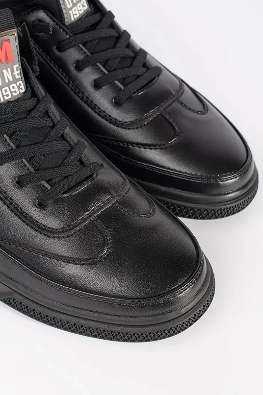 black sports shoes insulated black sports shoes insulated