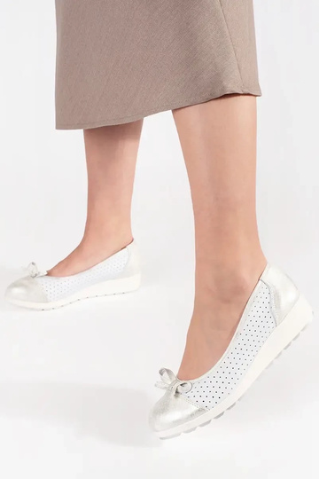 INhite-silver INomens boots... 2